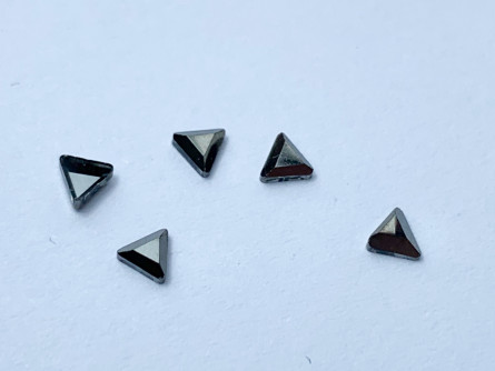 Треугольник Серый Металлик 3*3 мм
                  